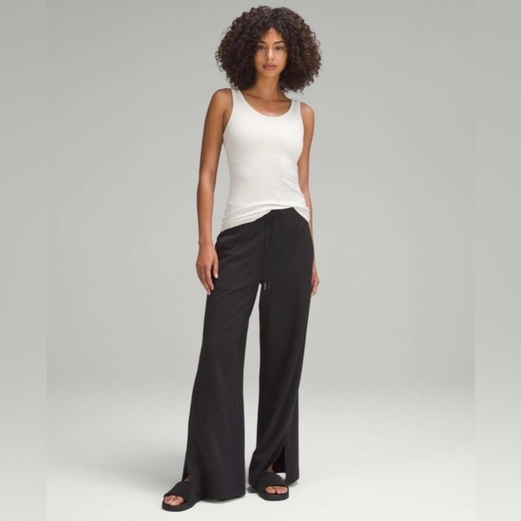 NWT Lululemon Hold Tight Scoop Neck Tank Top - Picture 2 of 7